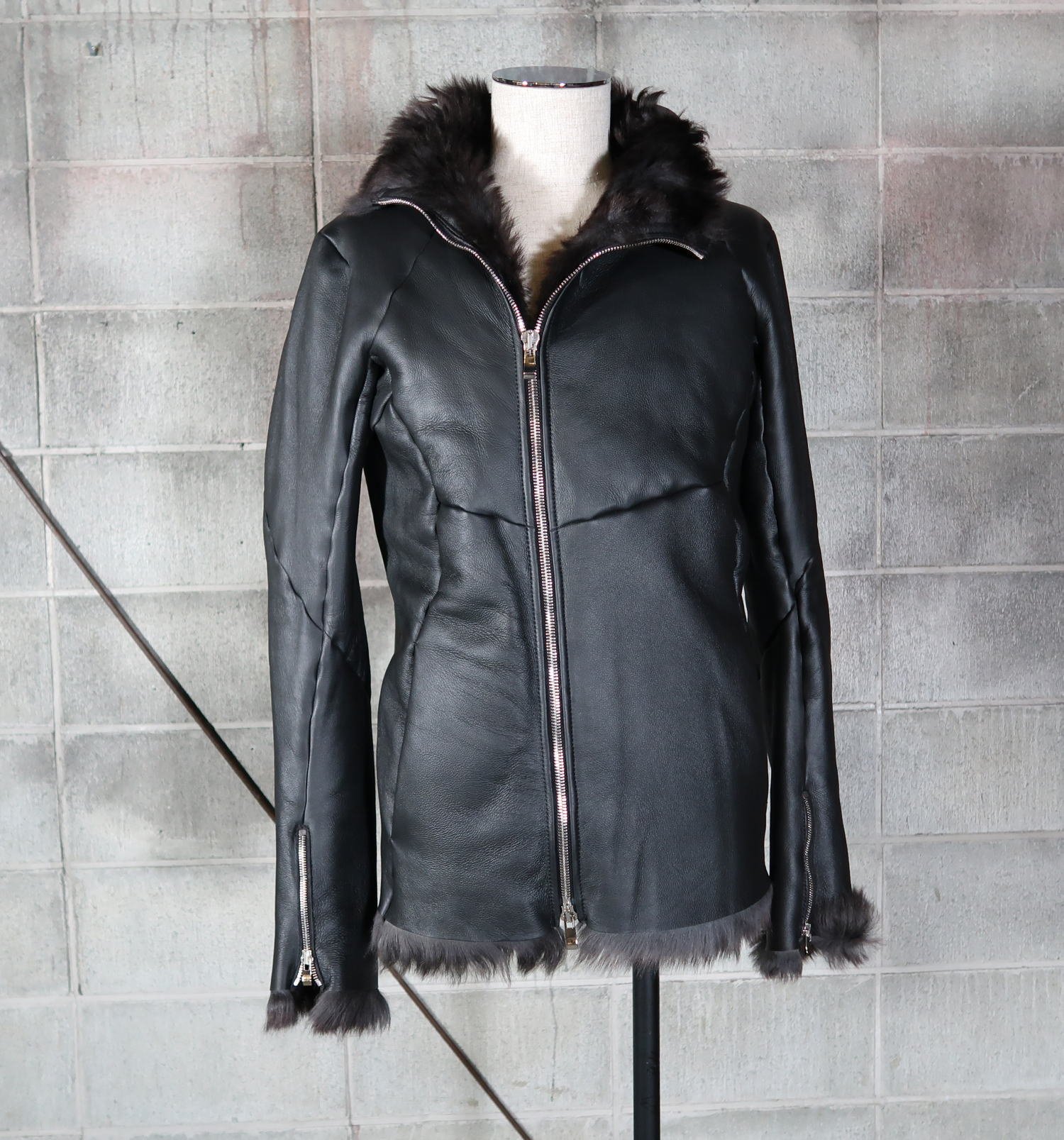 incarnation 、32591-41440、 SHEEP SHEARLING HI NECK BIAS ZIP DARTS