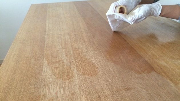 オイル仕上げの木製テーブル天板を綺麗にするメンテナンスの鍵はサンド