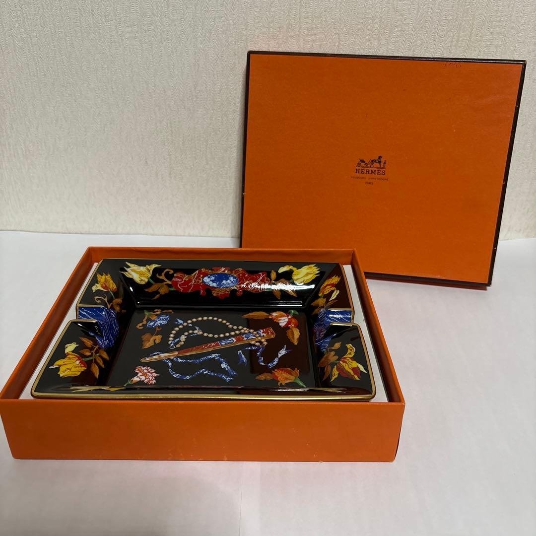 エルメス　HERMES アッシュトレイ　灰皿　皿　小物　扇子　陶器 HERMES（エルメス） アッシュトレイ 灰皿 小物入れ 馬 ホース 陶器