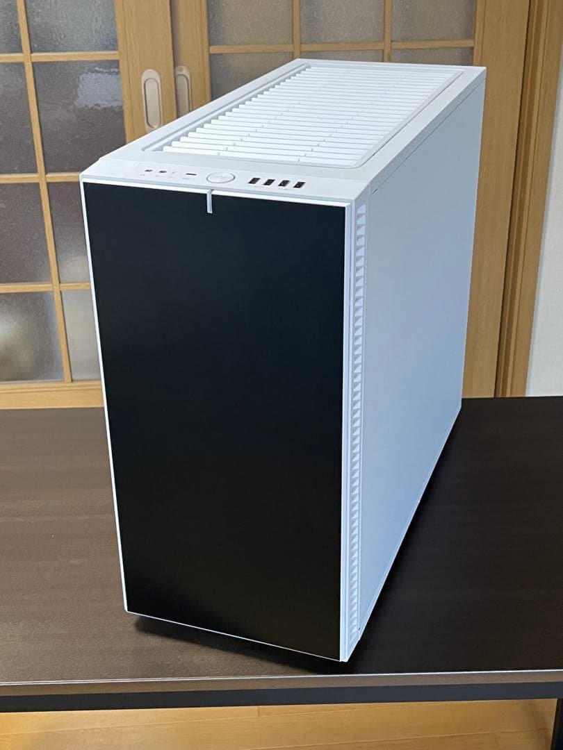 【美品】Fractal Design Define 7 White 静音高拡張性 ASCII.jp：北欧Fractal Designの注目PCケース「Define 7」が販売開始