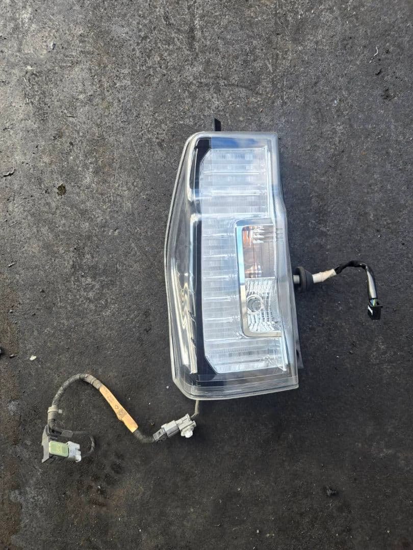 LA600S 　ダイハツ　タント　カスタム　テールランプ　助手席側 nissinshokai_81550-b2580