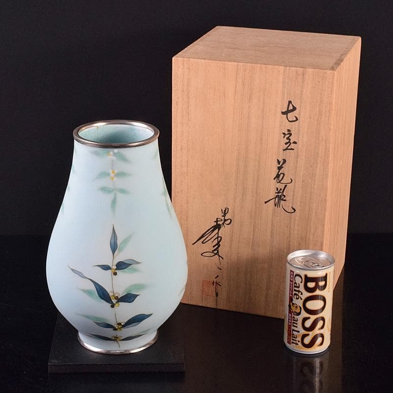 七宝焼　田村七宝工芸　田村幸夫作　草文　花瓶　台付　共箱　M　R7764B 田村幸夫 作『七宝花瓶 万両』 ｜骨董品買取 緑和堂